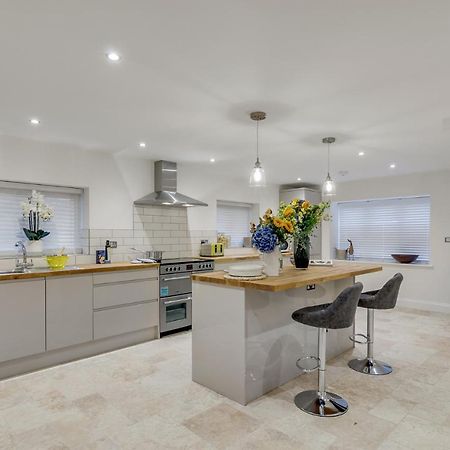 Spacious 6-Bed Home, Near The Norfolk Broads Clippesby Exterior foto