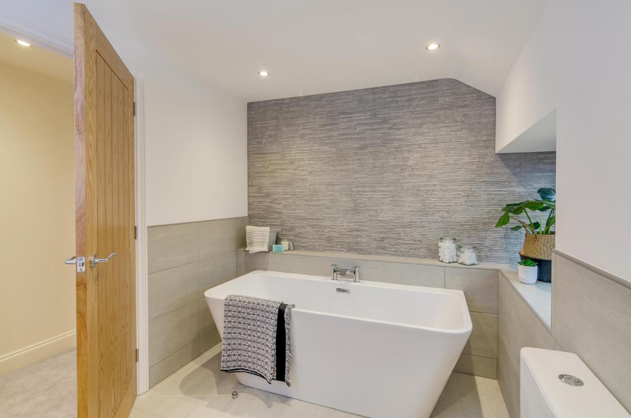 Spacious 6-Bed Home, Near The Norfolk Broads Clippesby Exterior foto