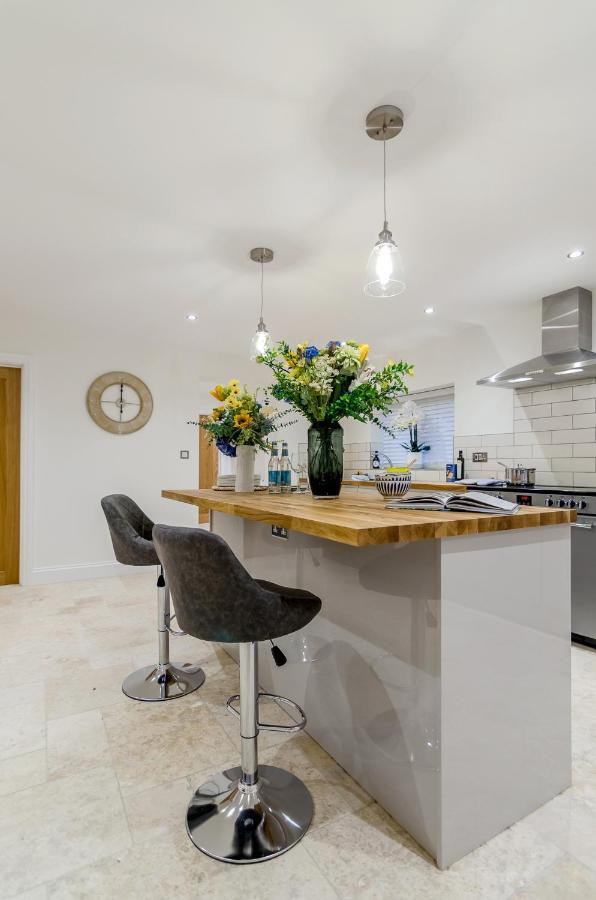 Spacious 6-Bed Home, Near The Norfolk Broads Clippesby Exterior foto