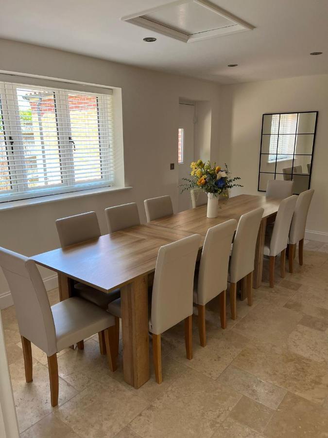 Spacious 6-Bed Home, Near The Norfolk Broads Clippesby Exterior foto